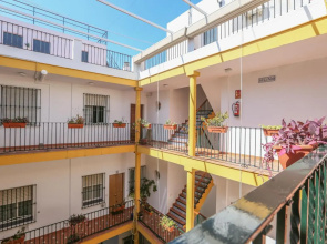 JUDERIA CENTER PREMIUM SUITES FREE Parking