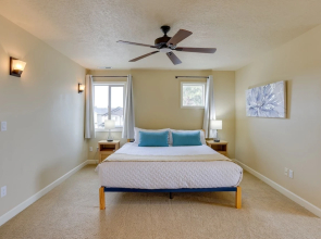 Bend Getaway w/ Private Hot Tub, Patio & Grill!