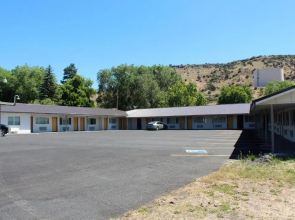 Oregon Trail Inn and Suites