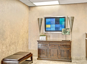 Travelodge Center Strip