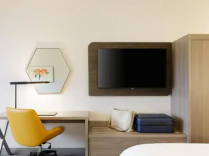 Holiday Inn Express Suites Huntsville Northeast