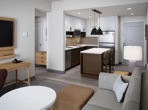 Staybridge Suites Montréal Airport - St-Laurent by IHG