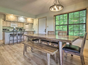 Hot Tub & Private Deck: Rustic Pigeon Forge Cabin