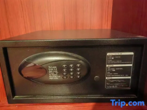 Wanhe Zhizhen Hotel (Shanghai Changshou Road Subway Station)