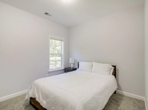 Sunny Memphis Home ~ 2 Mi to Beale Street!