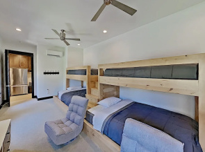 Gorgeous Resort At The Reserve At Lake Travis 4 Bedroom Home