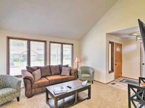 Modern Anchorage Townhome: 8 Mi to Downtown!