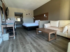 Quality Inn & Suites near Six Flags - Austell