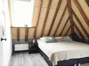 Cozy Apartment With Garden