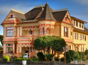 Gingerbread Mansion Inn