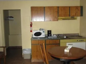 The Pinecone Inn & Suites