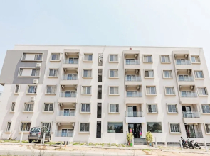 OYO 35776 The Red Lotus Premium