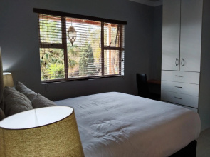 Menlyn Mews Guesthouse