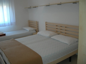 Beautiful Apartment For 5 People-swimming Pool-ac by Beahost Rentals