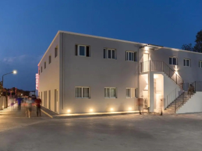 Local Hostel & Suites