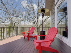 Reeds Spring Retreat w/ Lakeview Deck + Grill