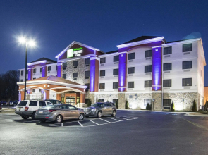 Holiday Inn Express & Suites Elkton - University Area by IHG
