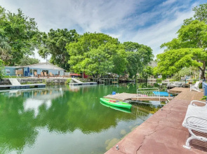 Waterfront Weeki Wachee Home w/ Fire Pit!