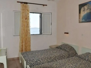 Yannis Servos Barbati Apartments