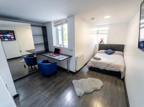 Stylish Studio for Short Term Near the City!