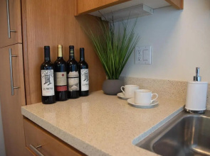 Santa Monica 2 Bed/ 2 Bath