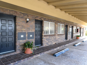 Smart Motel Bert Hinkler