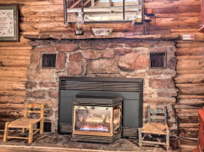 Creekside Clancy Cabin in Helena Natl Forest!