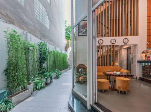 Golden Sunshine Villa Hotel and Travel