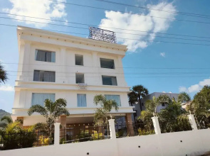 Ellora Hotel