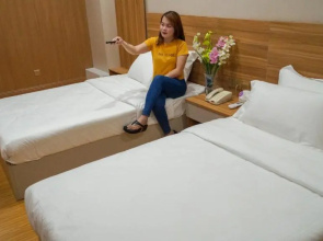999 Traders Inn Hotel