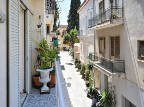 Plaka Elegant Apartment