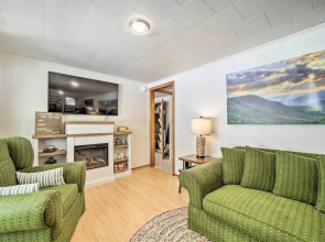 Cozy Franklin Cottage w/ Waterfront Views!
