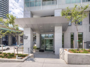 2 Storey Downtown Townhouse