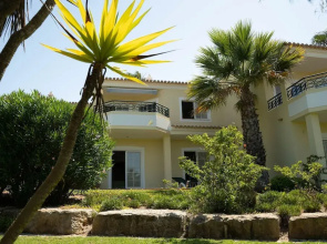49 Presa da Moura Superbly 2 Bed Townhouse Clos