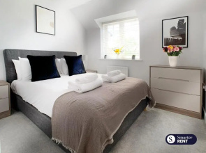 Wokingham - 2 Bed House with Garden