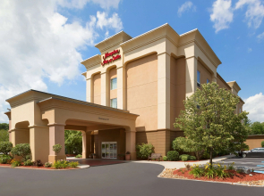 Hampton Inn & Suites Greenfield