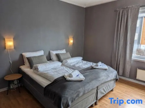 Railside Track Apartment (OJ1-2)
