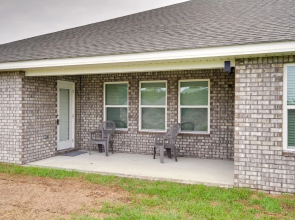3 Mi to Steve's Marina: Long Beach Home w/ Patio