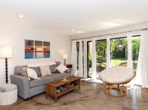 Kihei Garden Estates B-103 - Modern Design, Bright & Clean, Concrete Floors, AC!