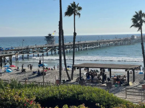 Walk to Beach - King Apt In 1 Area - AB