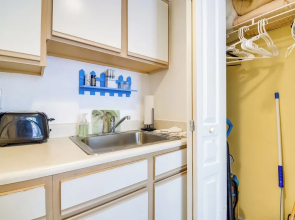 2 Mi to Barefoot Landing: Beachfront Resort Studio