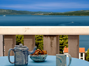 Apartment for two persons with sea view in Trogir near the beach
