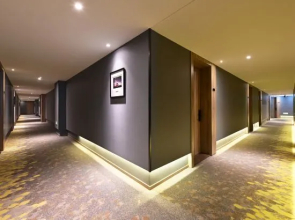 Zhuanghe Atour Hotel