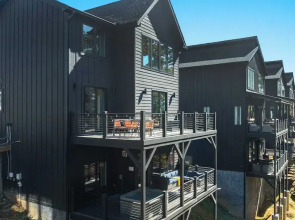 Indoor Pool, Hot Tub & Firepit With Mountain Views Ridgeview Retreat by Avantstay