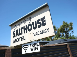 Curio Bay Salt House Motel