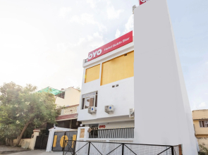 OYO 28691 Hotel Golden Star