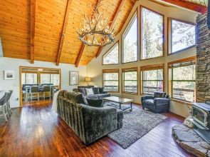 Furnished Deck + Forest Views: Pine Retreat!