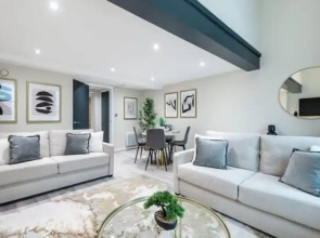 Host Stay Halifax House Living