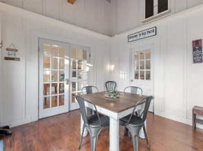 Reizend Haus 2 Bedroom Home by RedAwning