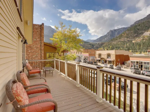 On Main Street: Ouray Getaway w/ Mountain Views!